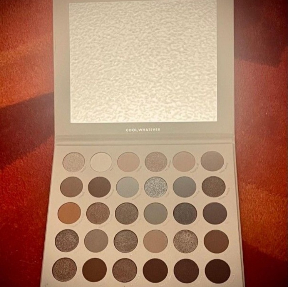 NEW,KARA DUO, KARA BEAUTY, 30 Eyeshadow Palette with Matte and Shimmer Finishes.